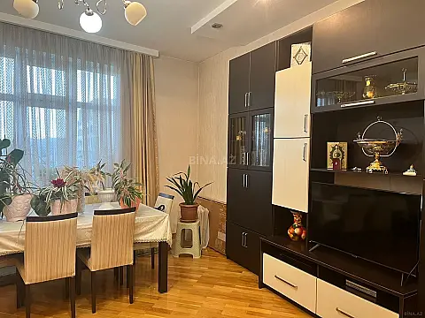 Satılır 3 otaqlı mənzil 107 m²