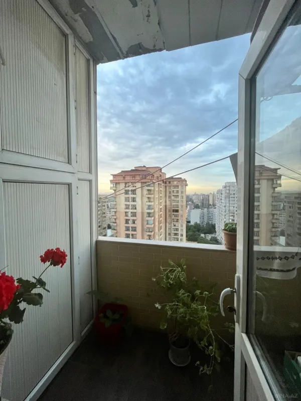 Satılır 3 otaqlı mənzil 107 m²