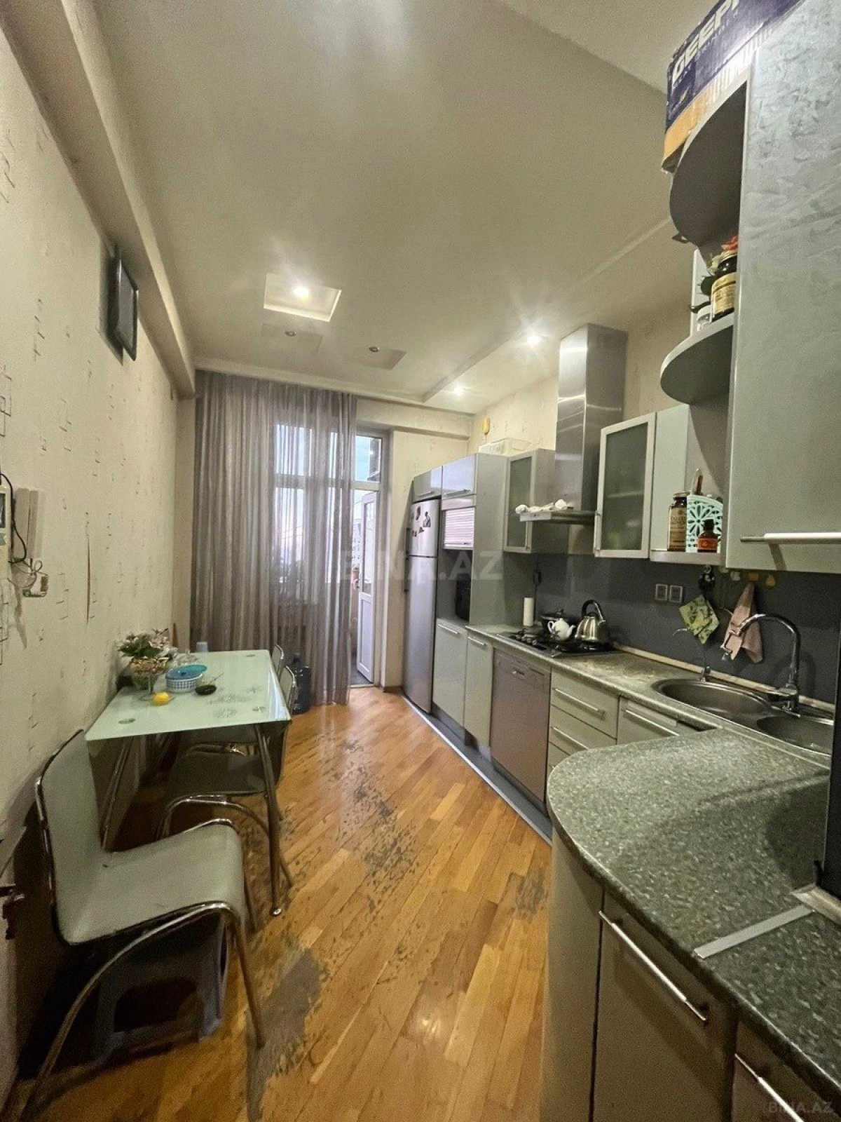 Satılır 3 otaqlı mənzil 107 m²