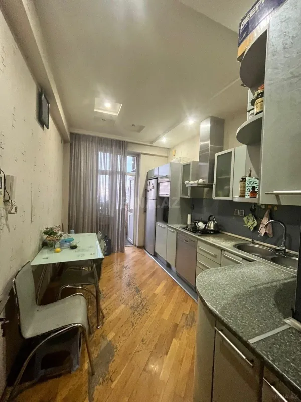 Satılır 3 otaqlı mənzil 107 m²