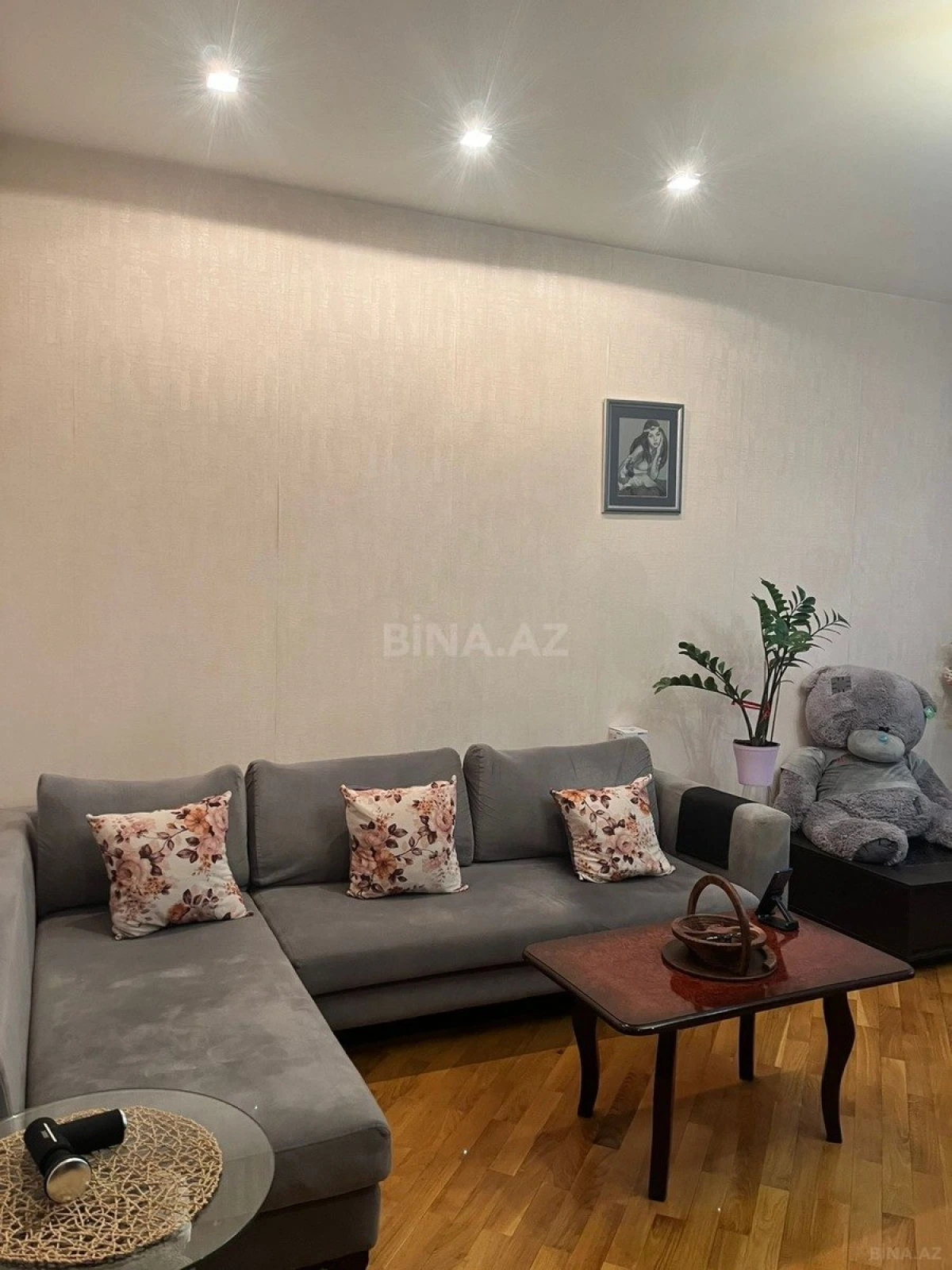 Satılır 3 otaqlı mənzil 107 m²