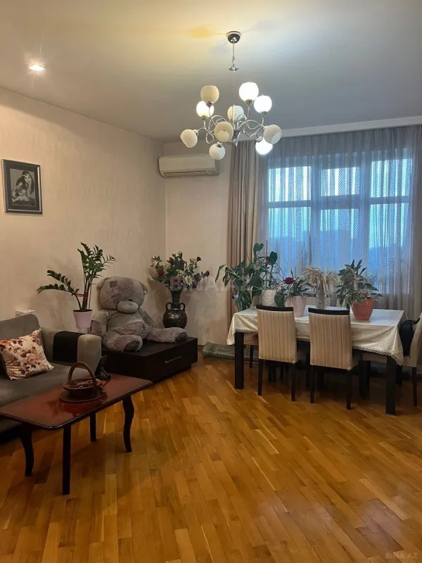 Satılır 3 otaqlı mənzil 107 m²