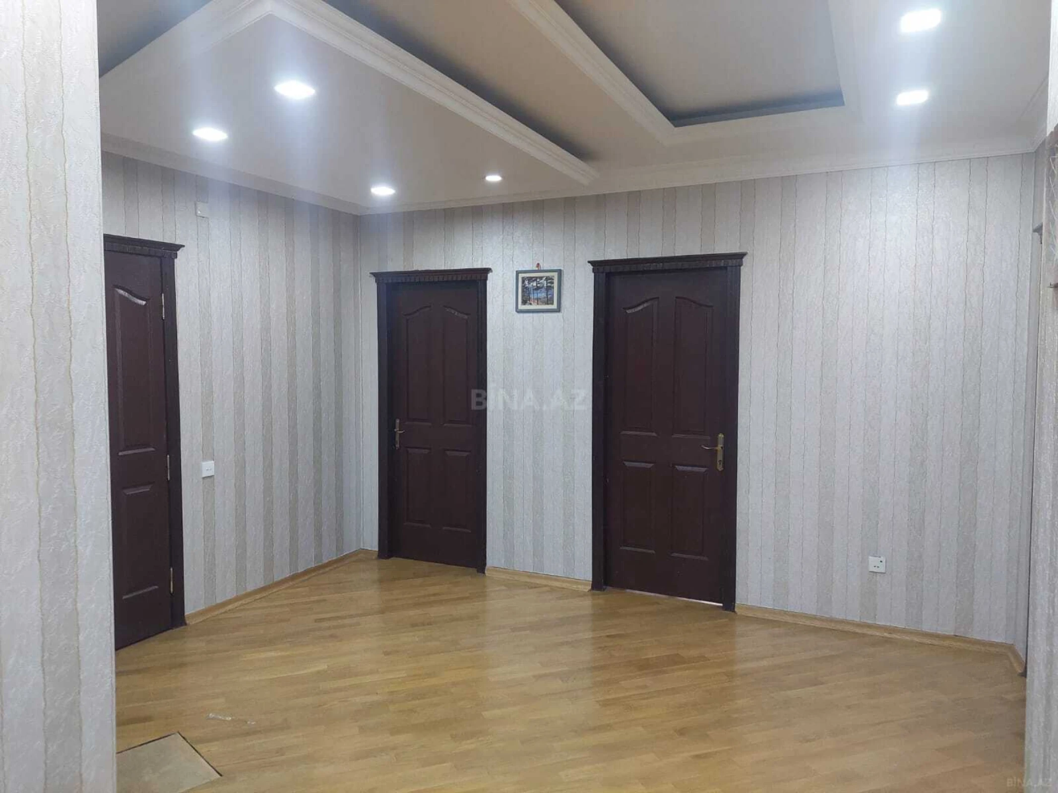 Satılır 3 otaqlı mənzil 150 m²