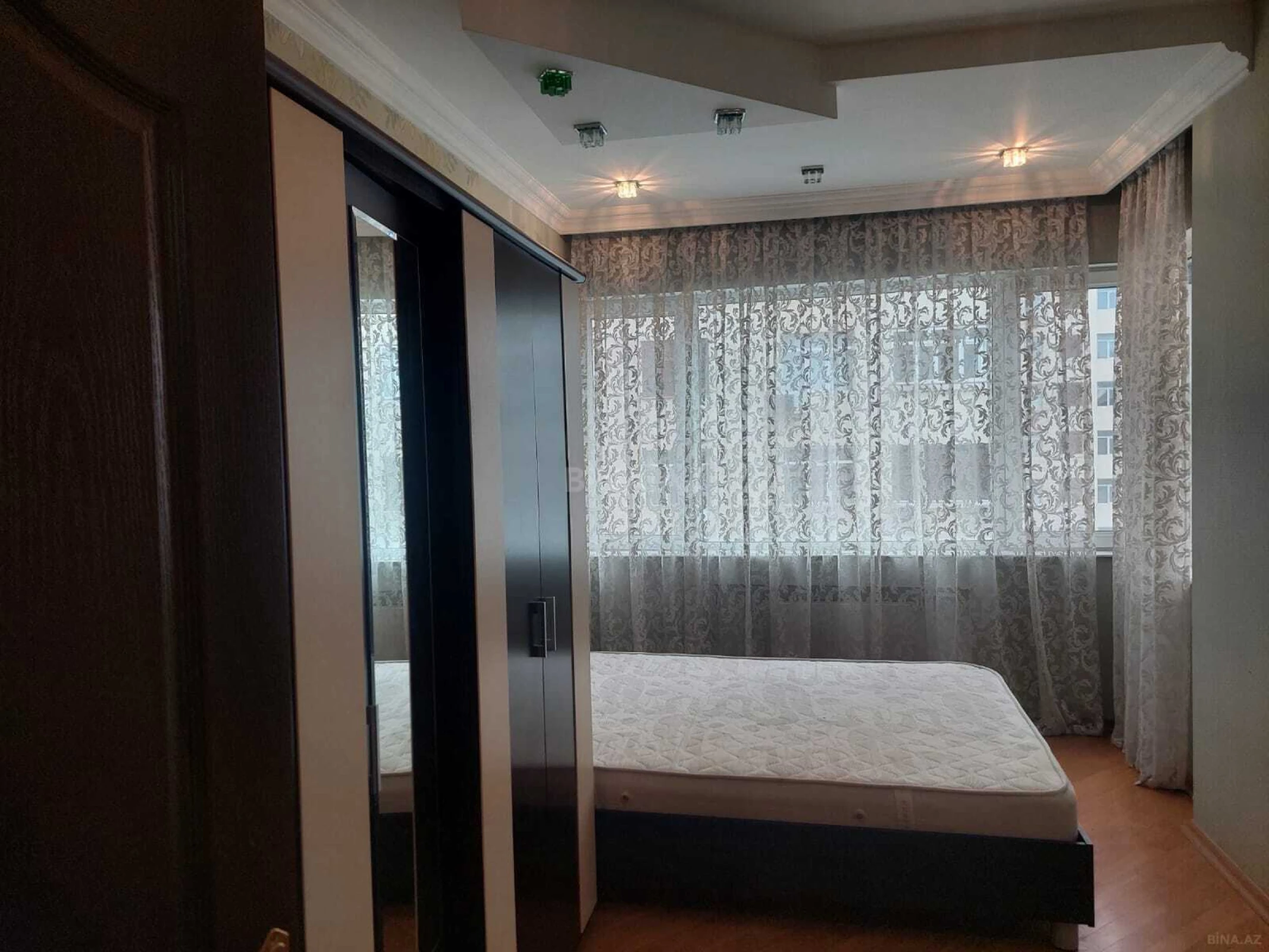 Satılır 3 otaqlı mənzil 150 m²