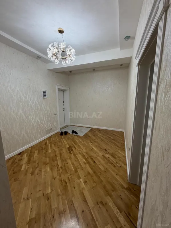 Satılır 4 otaqlı mənzil 130 m²