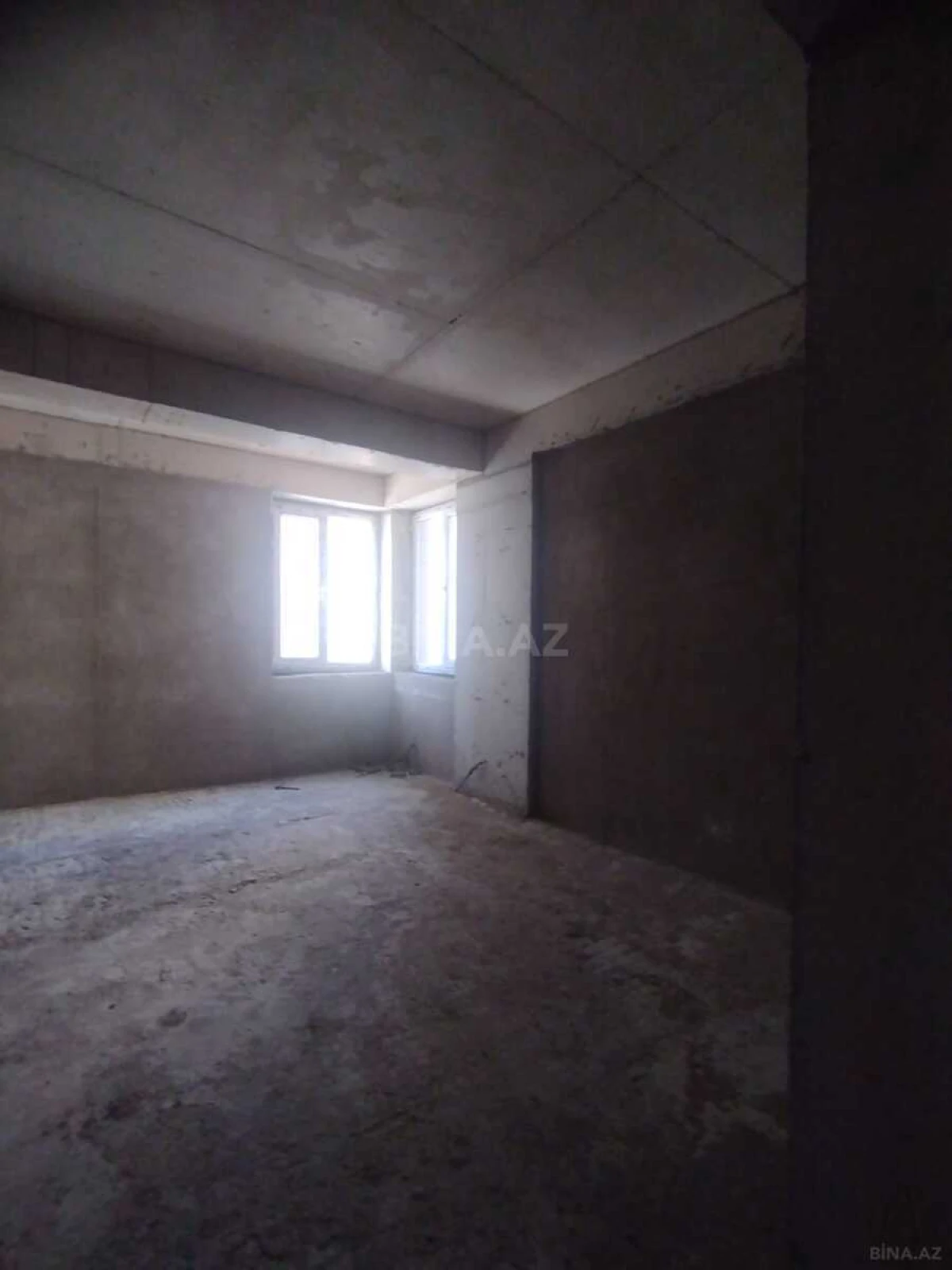 Satılır 4 otaqlı mənzil 190 m²