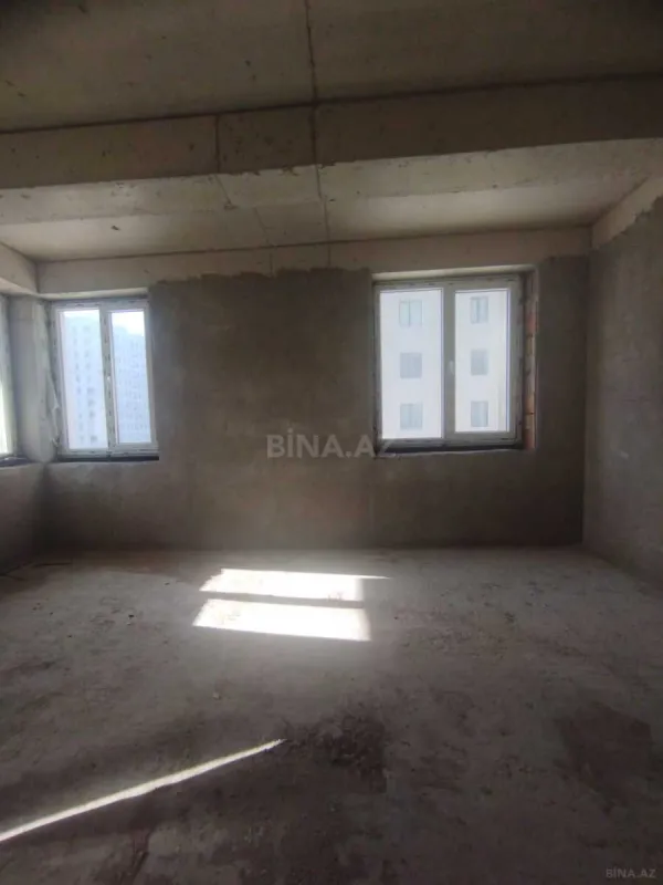 Satılır 4 otaqlı mənzil 190 m²