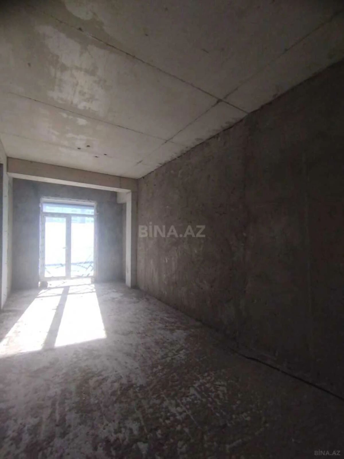 Satılır 4 otaqlı mənzil 190 m²