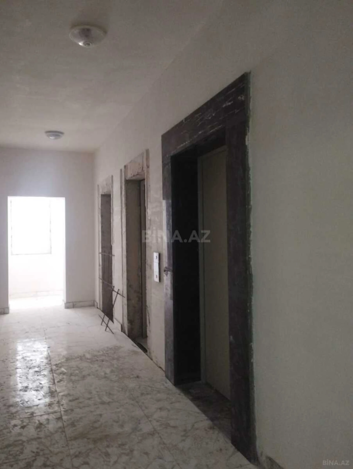 Satılır 4 otaqlı mənzil 190 m²