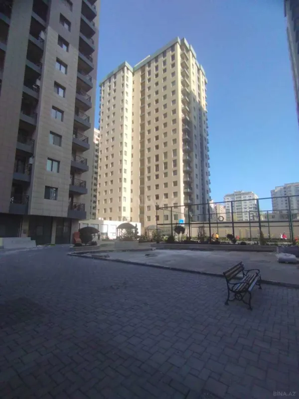 Satılır 4 otaqlı mənzil 190 m²