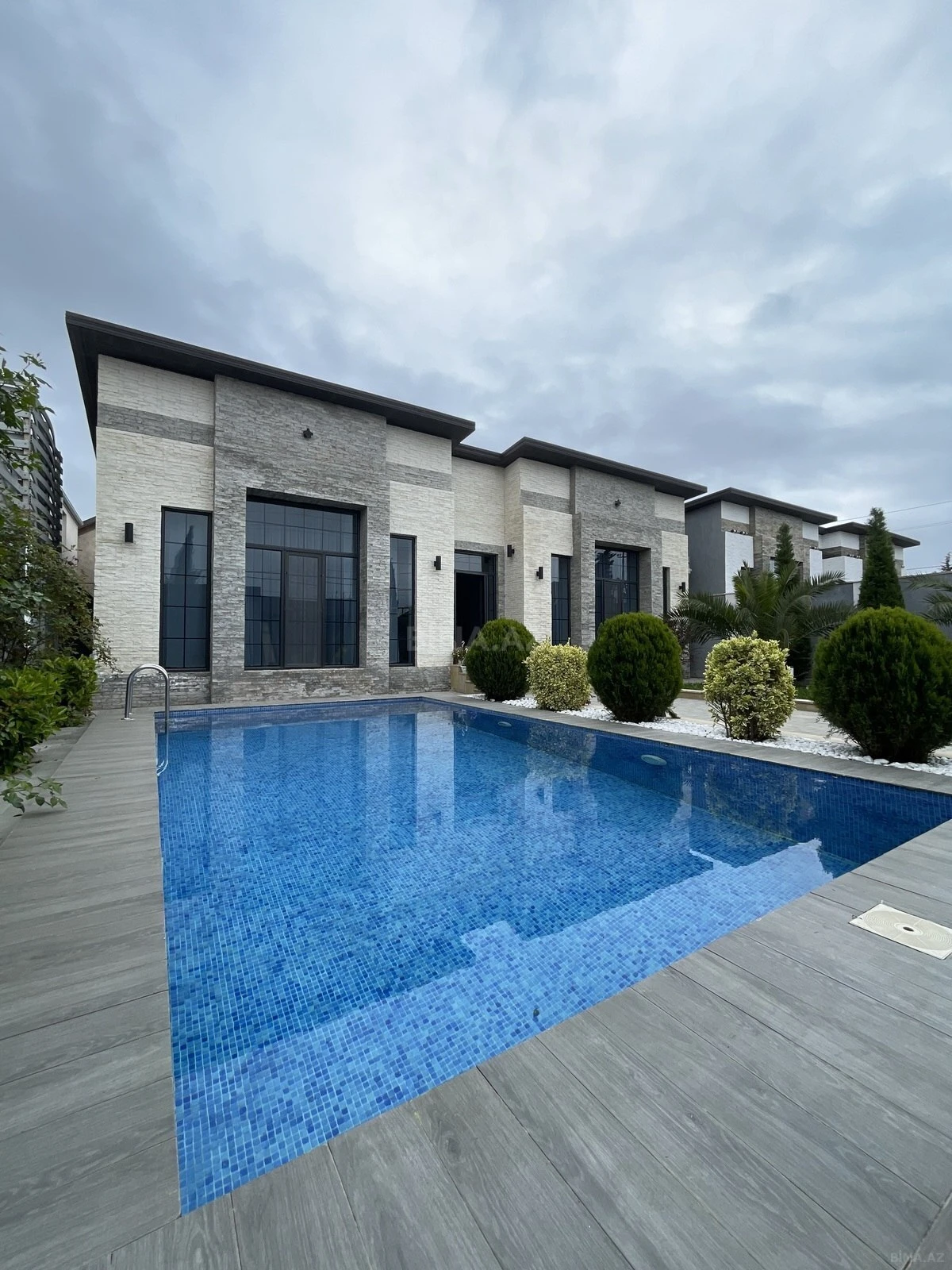 Kirayə verilir 4 otaqlı həyət evi 250 m²