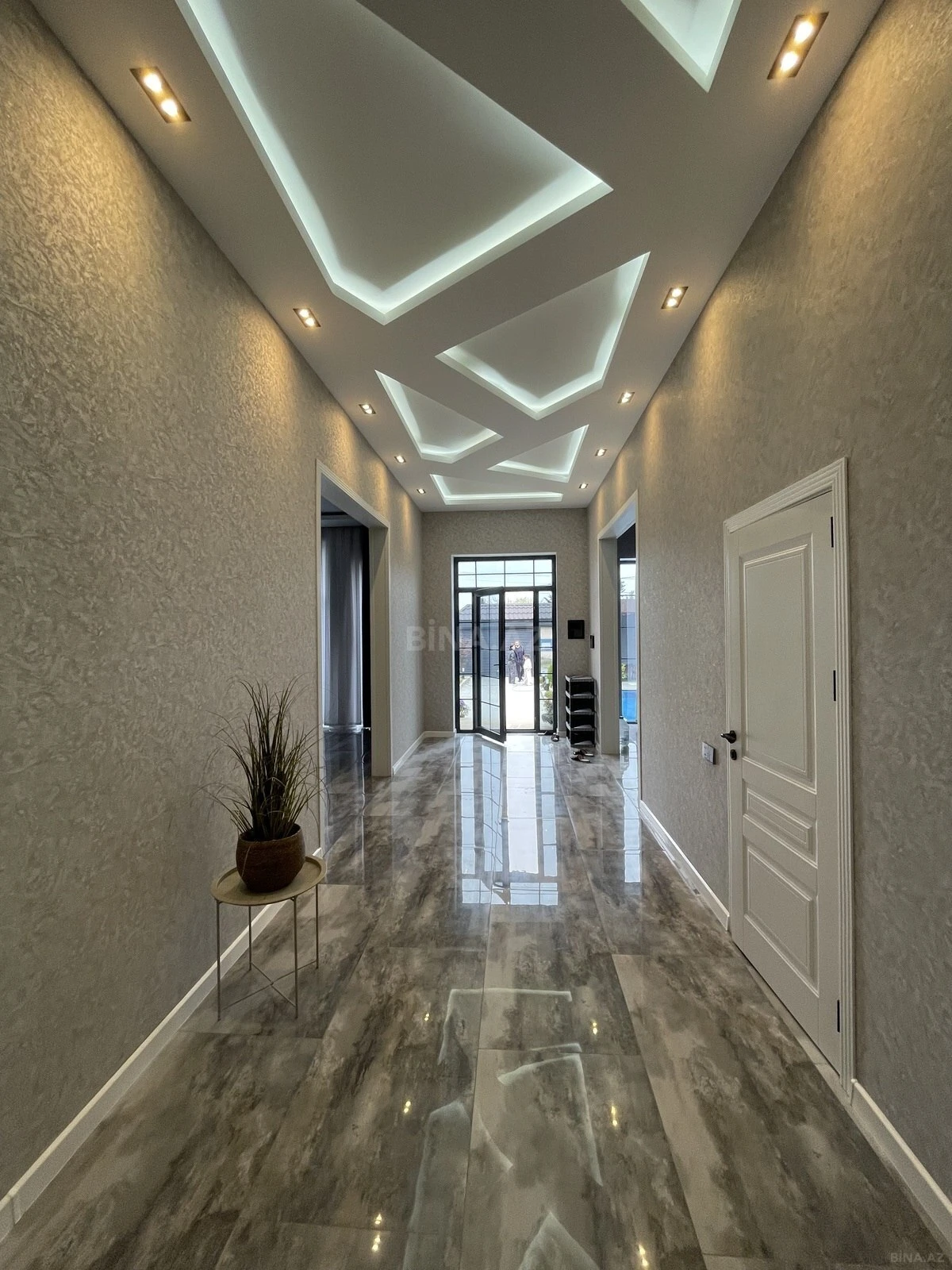 Kirayə verilir 4 otaqlı həyət evi 250 m²