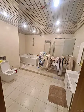 Kirayə verilir 3 otaqlı mənzil 200 m²