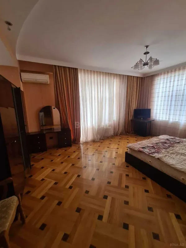 Kirayə verilir 3 otaqlı mənzil 200 m²