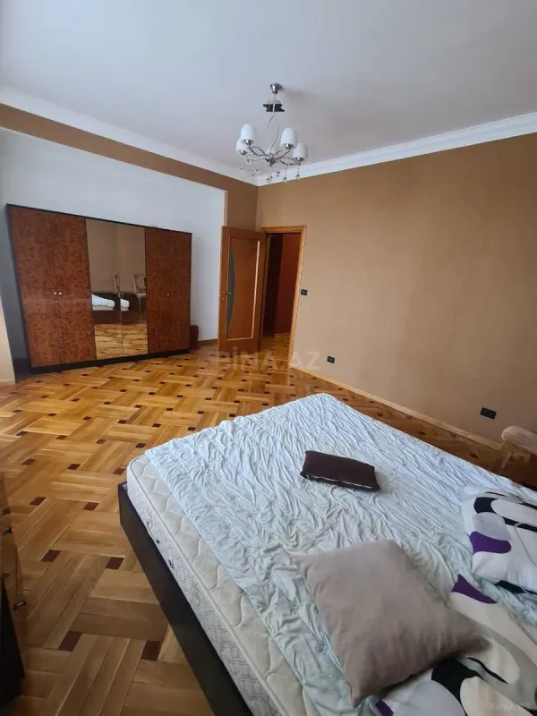 Kirayə verilir 3 otaqlı mənzil 200 m²