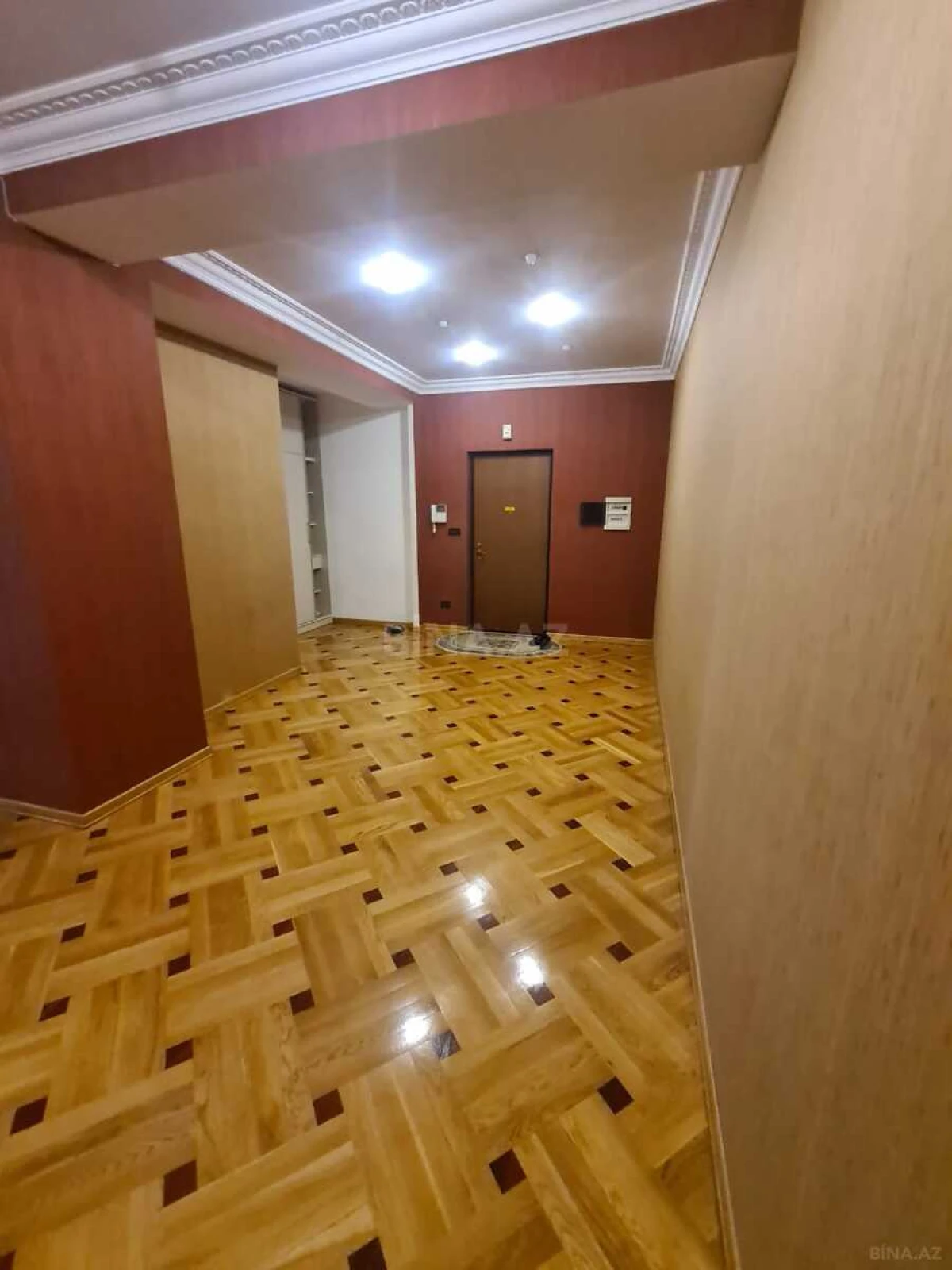 Kirayə verilir 3 otaqlı mənzil 200 m²