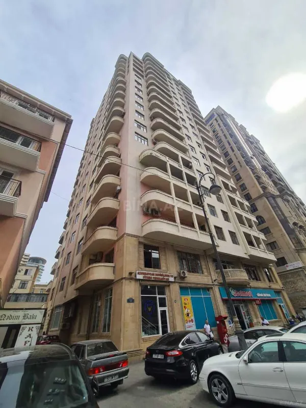Kirayə verilir 3 otaqlı mənzil 200 m²