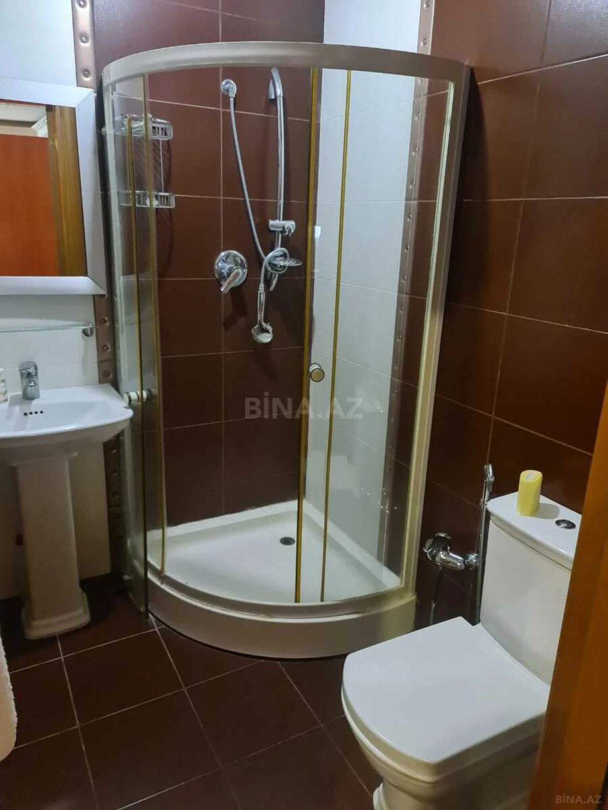 Kirayə verilir 3 otaqlı mənzil 200 m²
