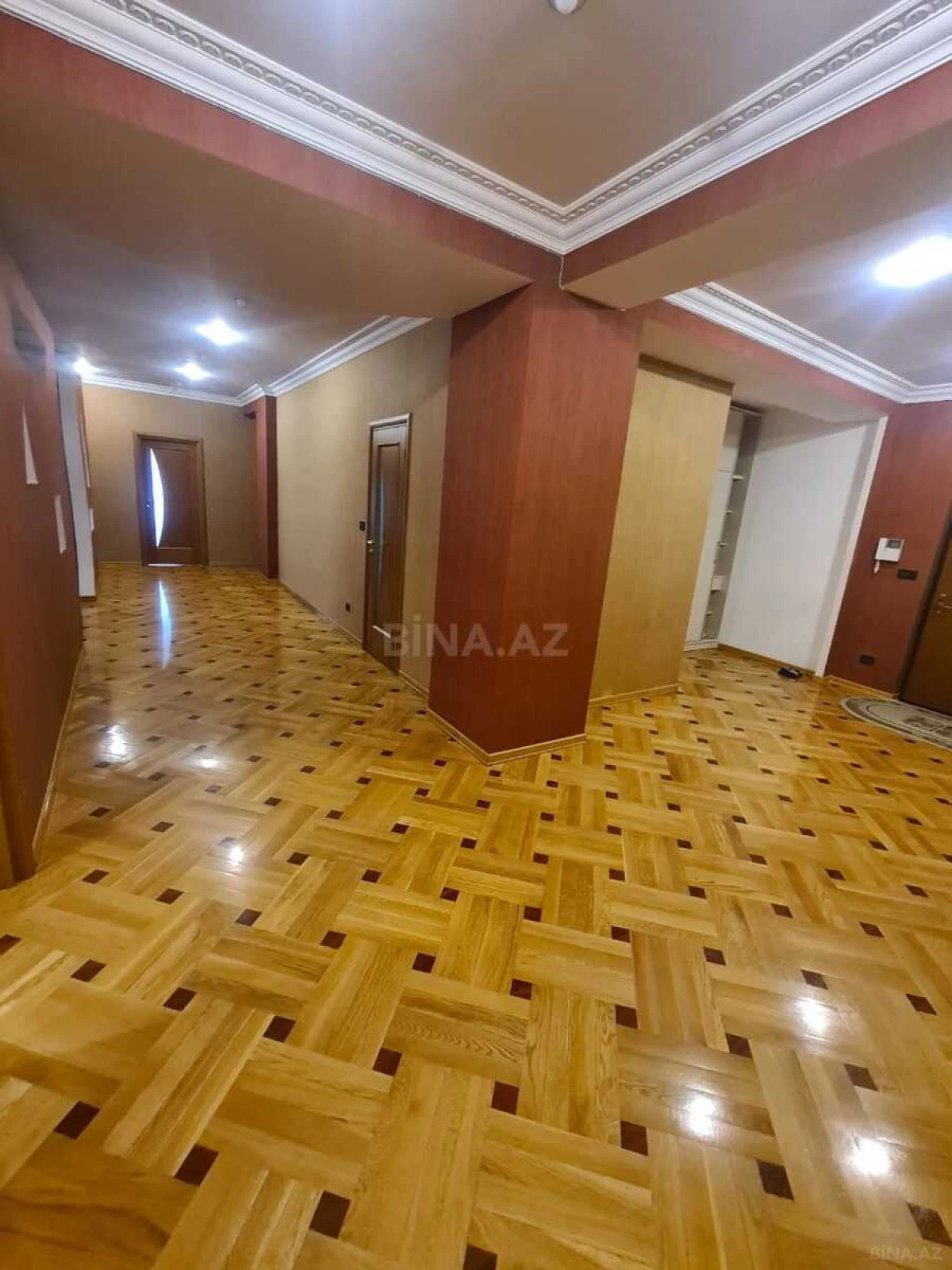Kirayə verilir 3 otaqlı mənzil 200 m²