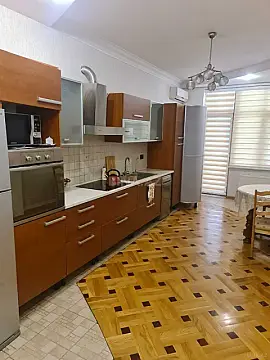 Kirayə verilir 3 otaqlı mənzil 200 m²