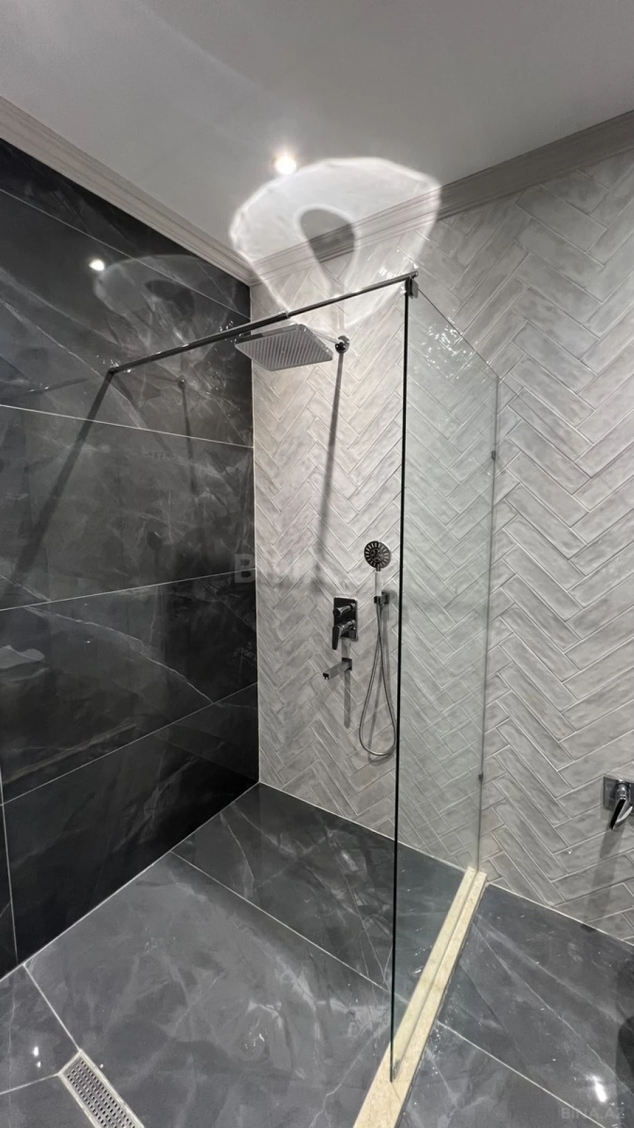 Satılır 2 otaqlı mənzil 68 m²