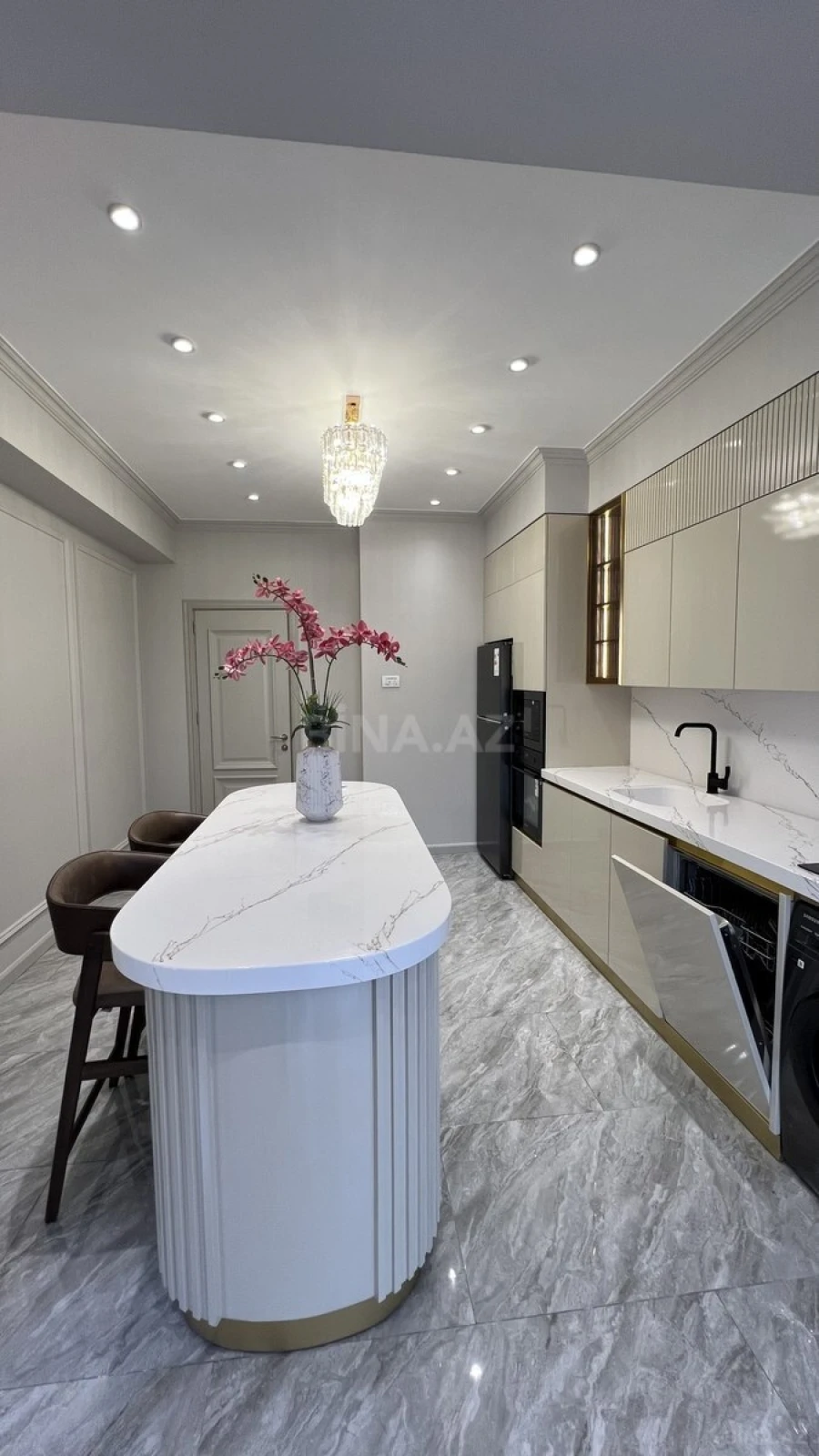 Satılır 3 otaqlı mənzil 127 m²