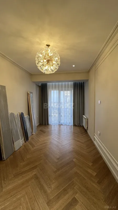 Satılır 3 otaqlı mənzil 127 m²