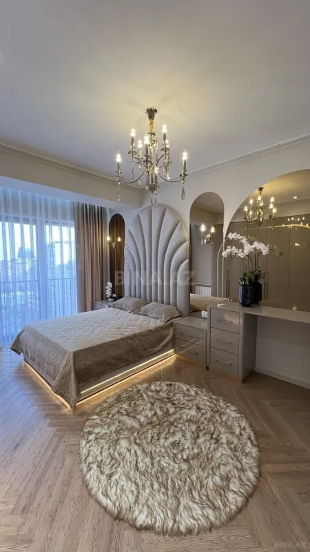 Satılır 3 otaqlı mənzil 127 m²