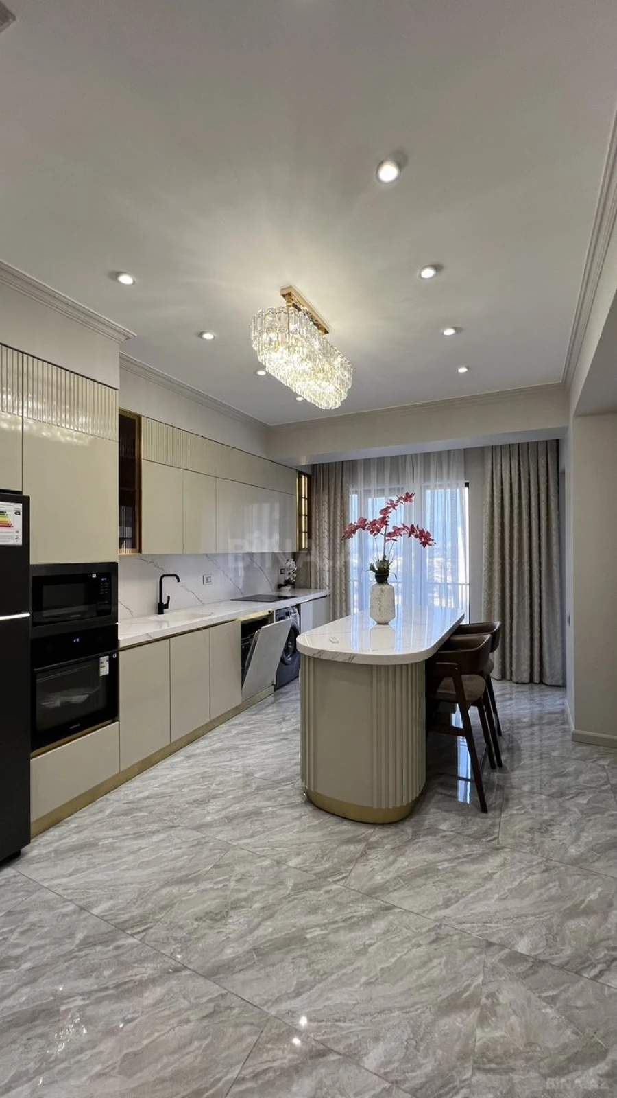 Satılır 3 otaqlı mənzil 127 m²