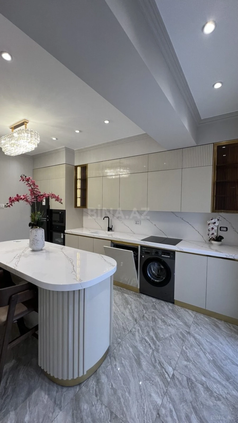 Satılır 3 otaqlı mənzil 127 m²