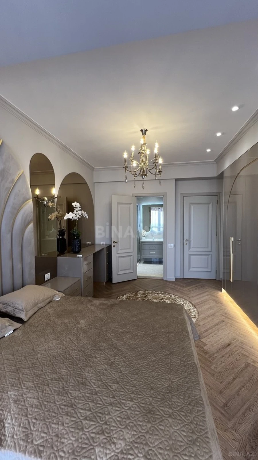 Satılır 3 otaqlı mənzil 127 m²