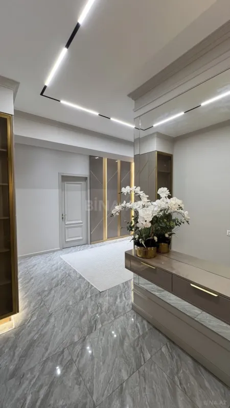 Satılır 3 otaqlı mənzil 127 m²