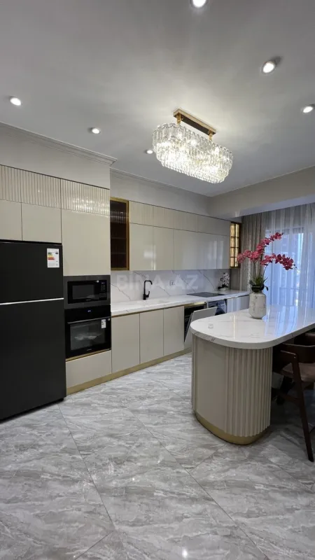 Satılır 3 otaqlı mənzil 127 m²