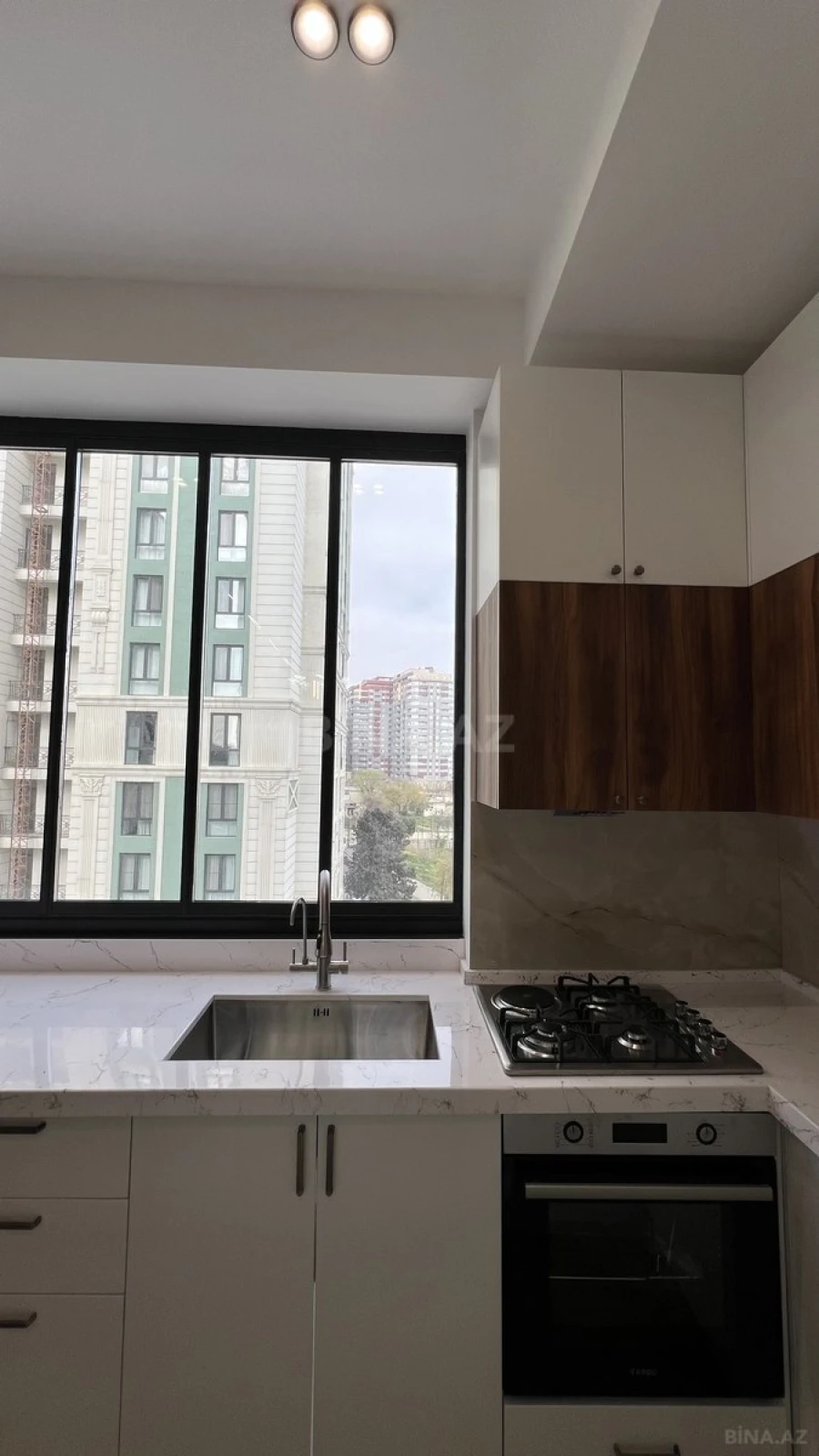 Satılır 2 otaqlı mənzil 73 m²