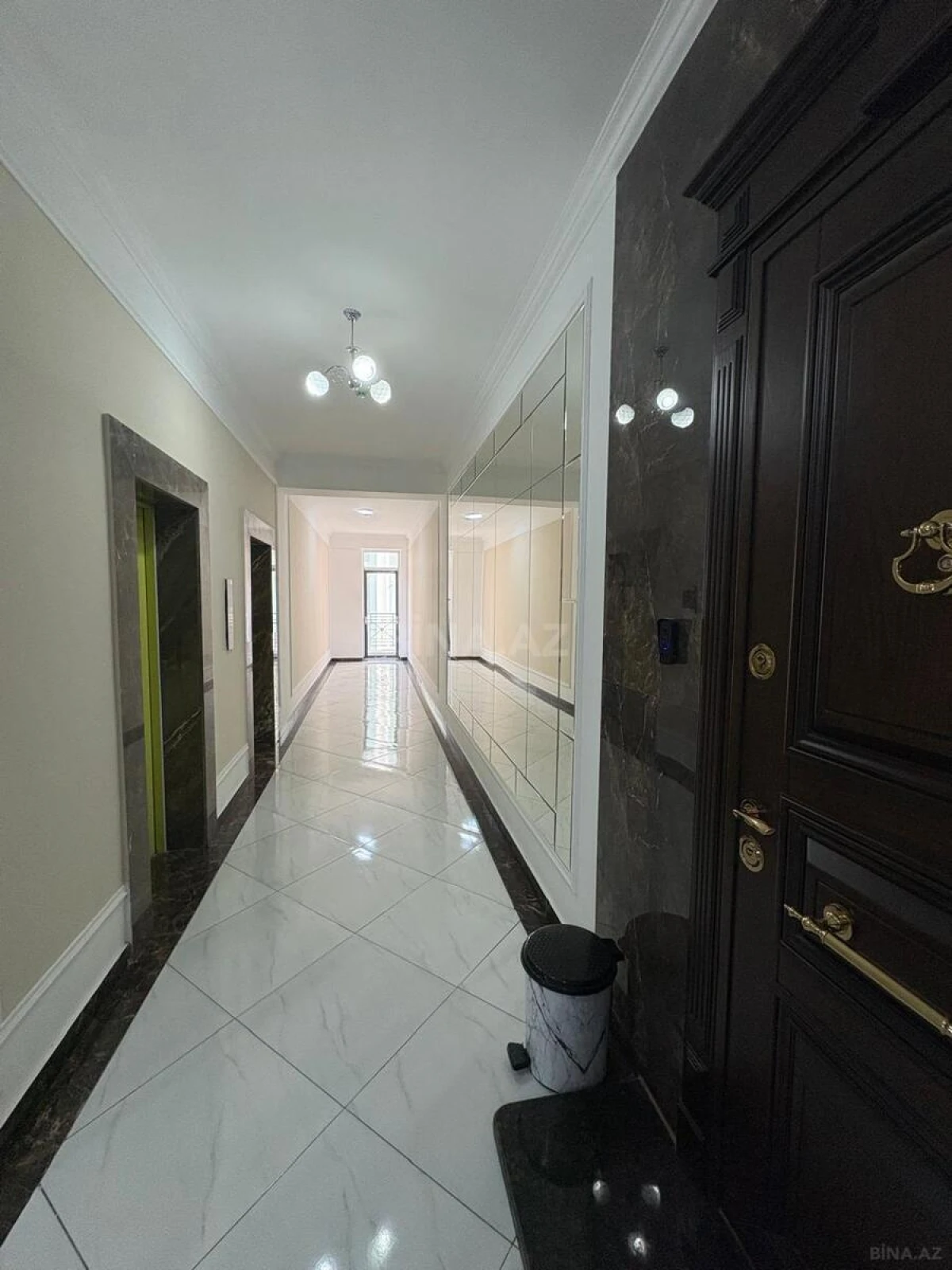 Satılır 4 otaqlı mənzil 219.6 m²