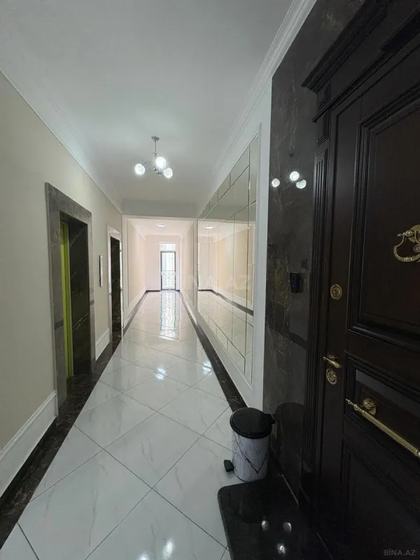 Satılır 4 otaqlı mənzil 219.6 m²