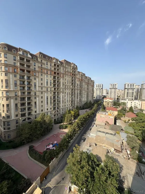 Satılır 4 otaqlı mənzil 219.6 m²