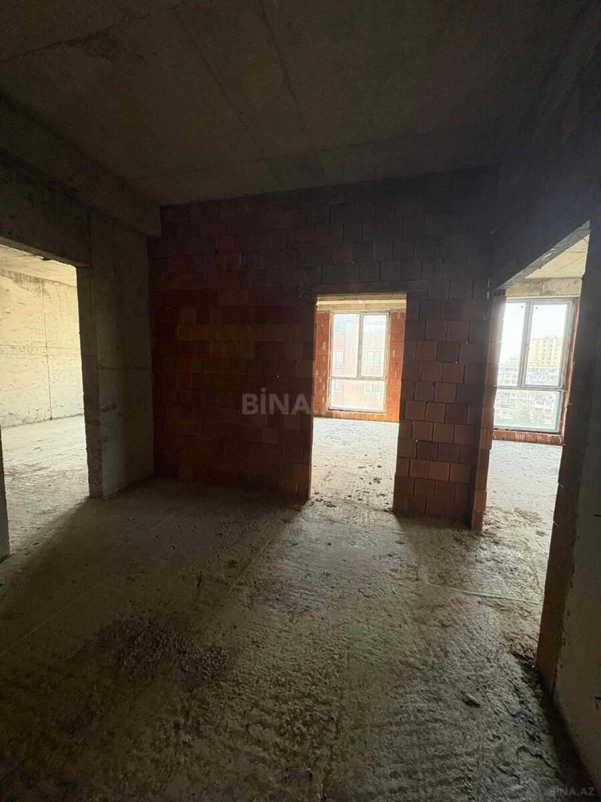 Satılır 4 otaqlı mənzil 219.6 m²