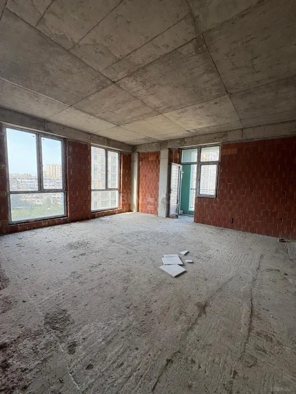 Satılır 4 otaqlı mənzil 219.6 m²