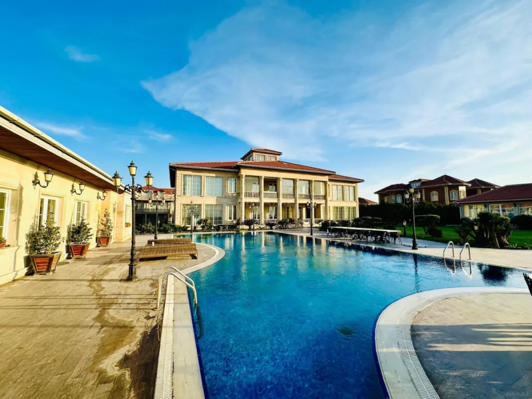 Kirayə verilir 6 otaqlı həyət evi 10000 m²