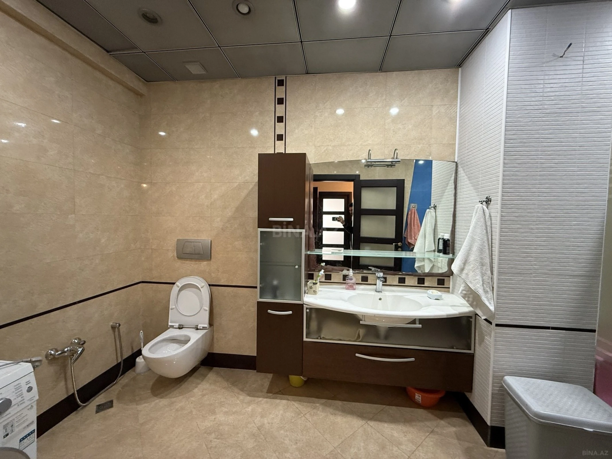 Satılır 4 otaqlı mənzil 212 m²