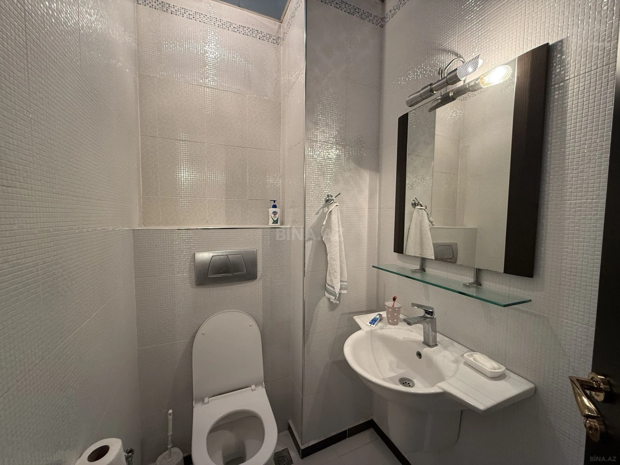 Satılır 4 otaqlı mənzil 212 m²