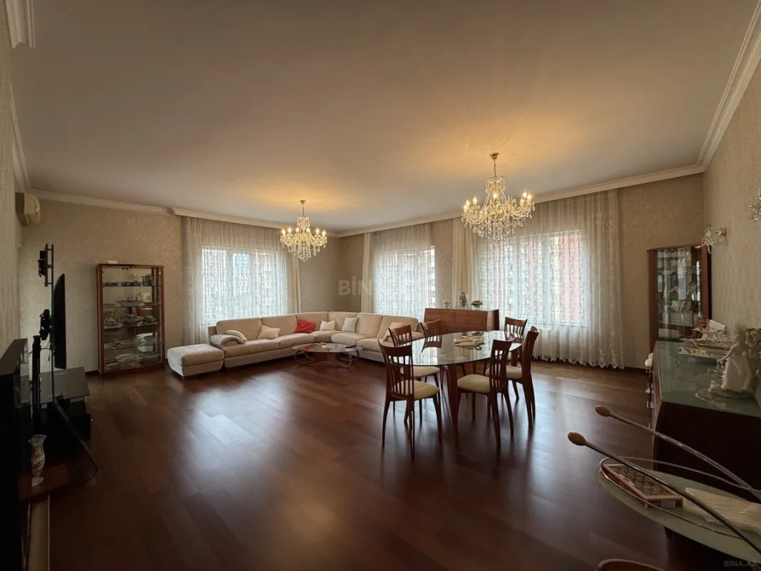 Satılır 4 otaqlı mənzil 212 m²