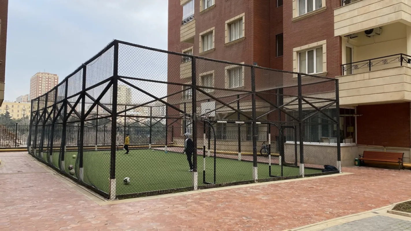 Satılır 4 otaqlı mənzil 212 m²