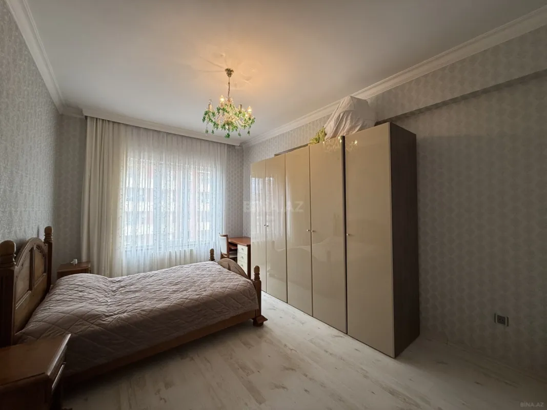 Satılır 4 otaqlı mənzil 212 m²