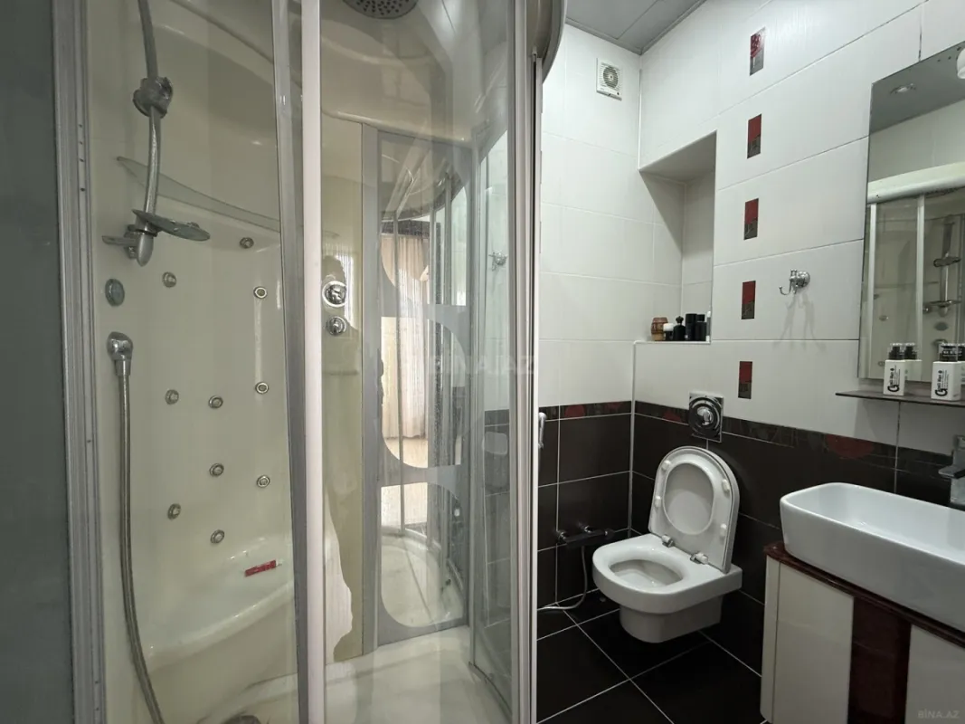 Satılır 4 otaqlı mənzil 212 m²