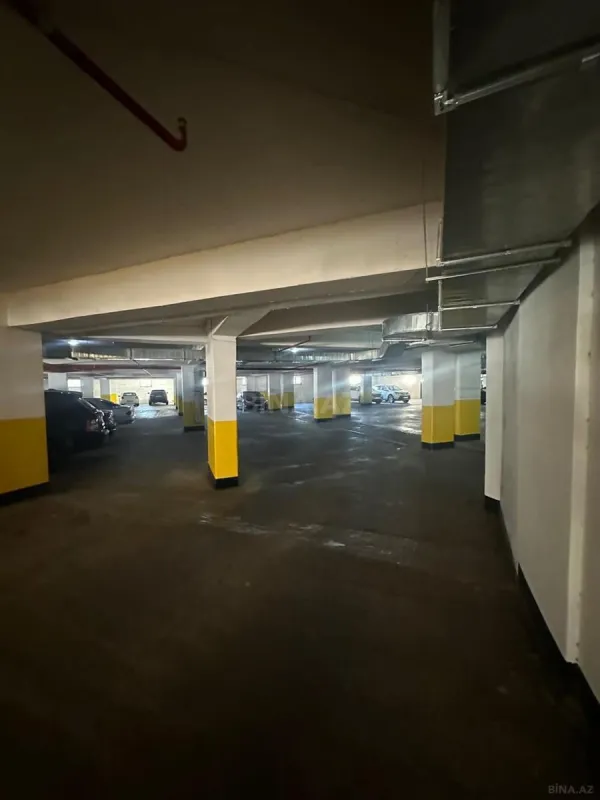 Satılır 4 otaqlı mənzil 140 m²