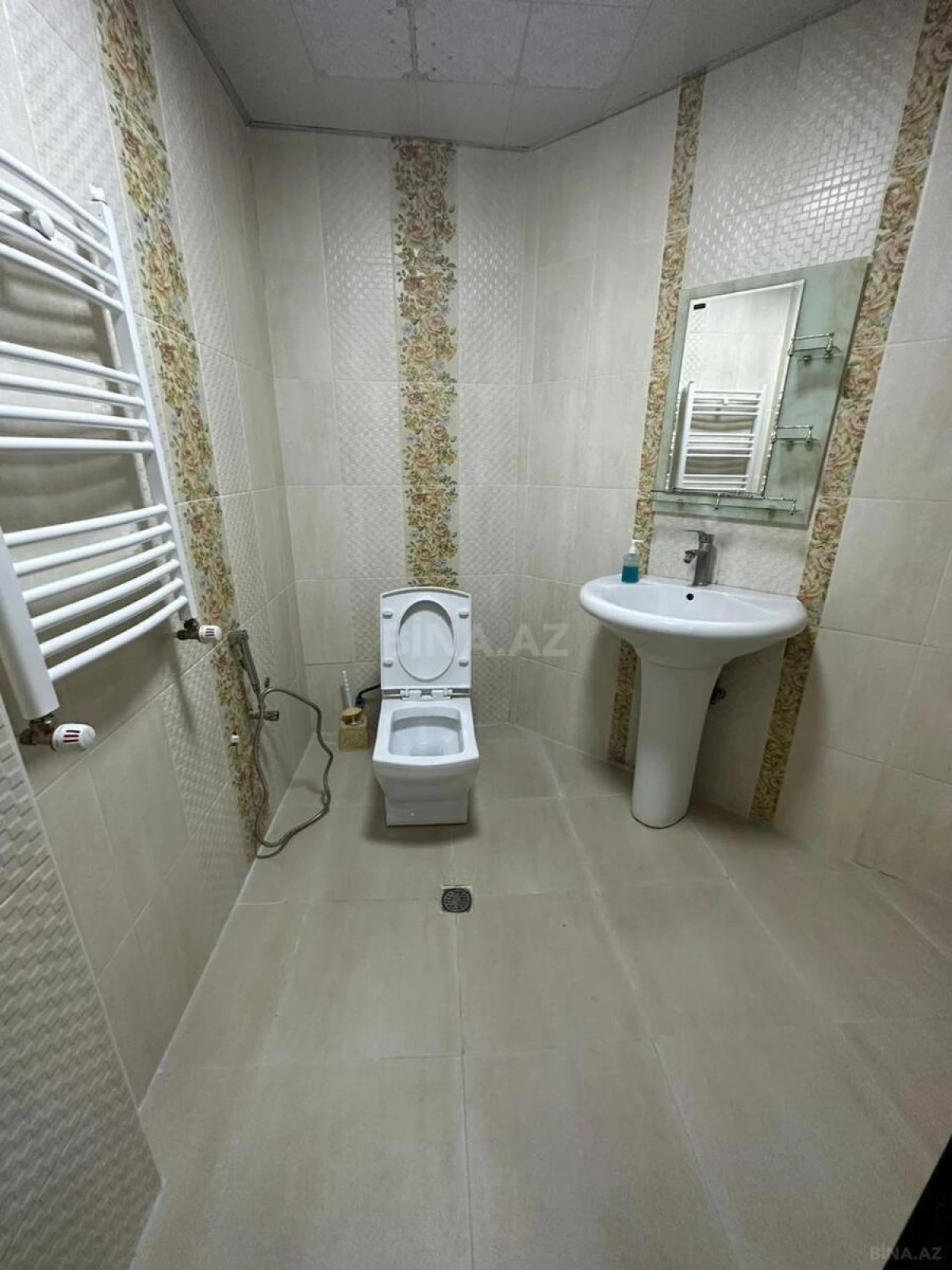 Satılır 4 otaqlı mənzil 140 m²