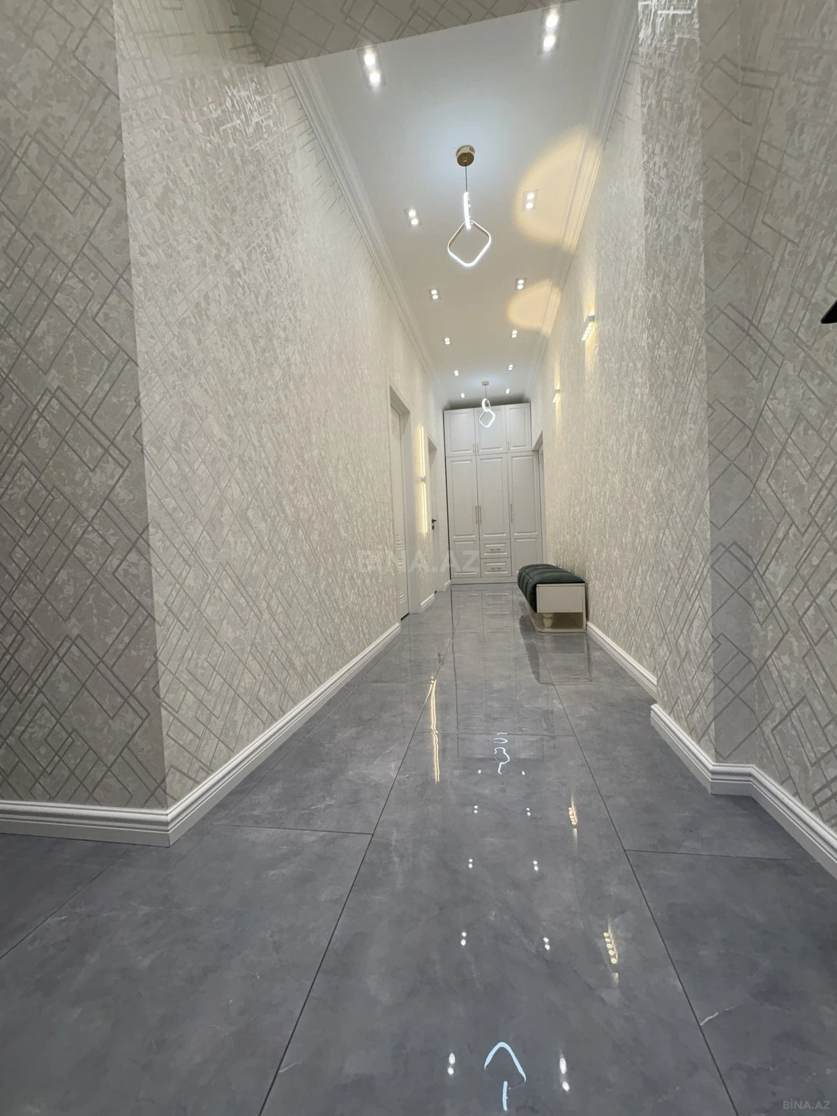 Satılır 3 otaqlı mənzil 105 m²