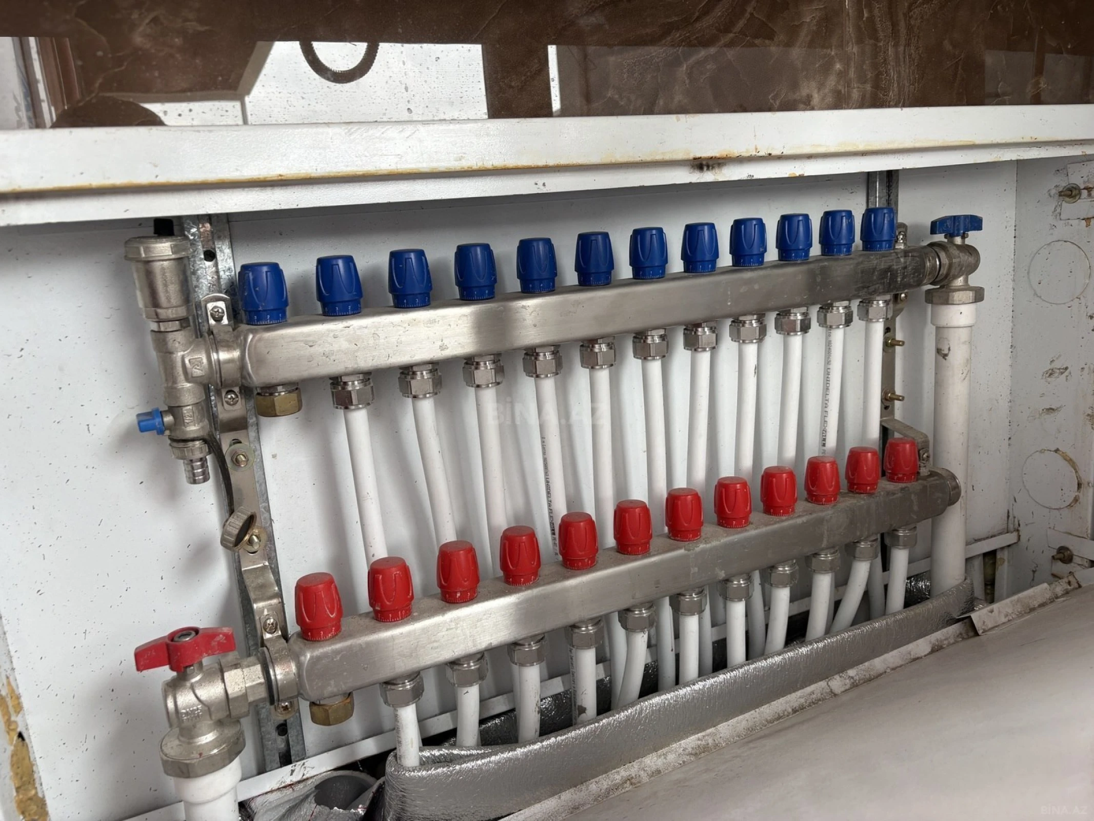 Satılır 3 otaqlı mənzil 105 m²